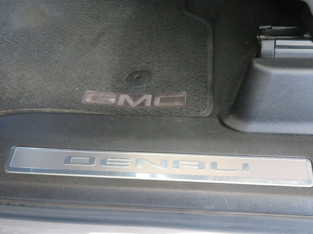 Photo 17 of this GMC YUKON
