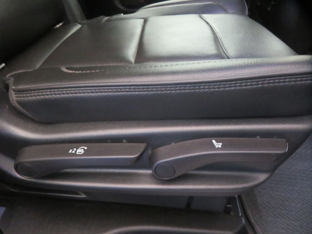 Photo 26 of this GMC YUKON