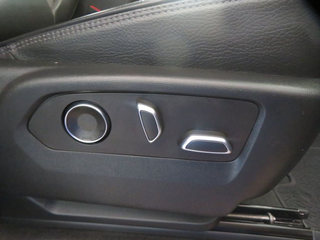 Photo 31 of this GMC YUKON