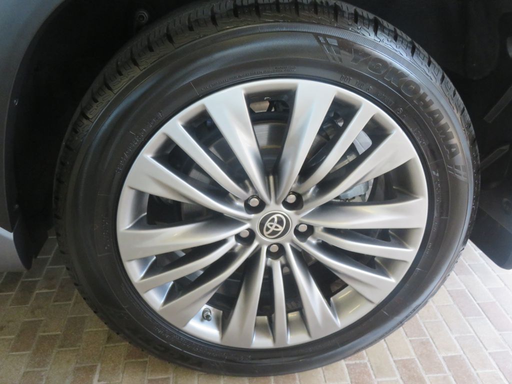 Photo 8 of this TOYOTA HIGHLANDER