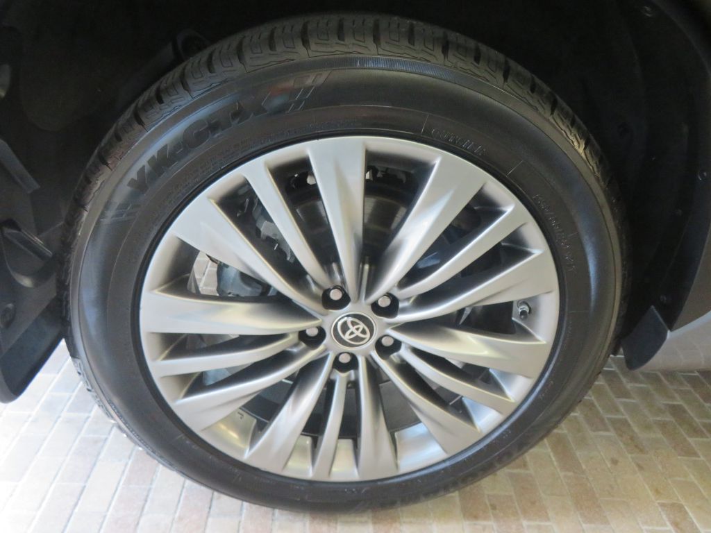 Photo 9 of this TOYOTA HIGHLANDER