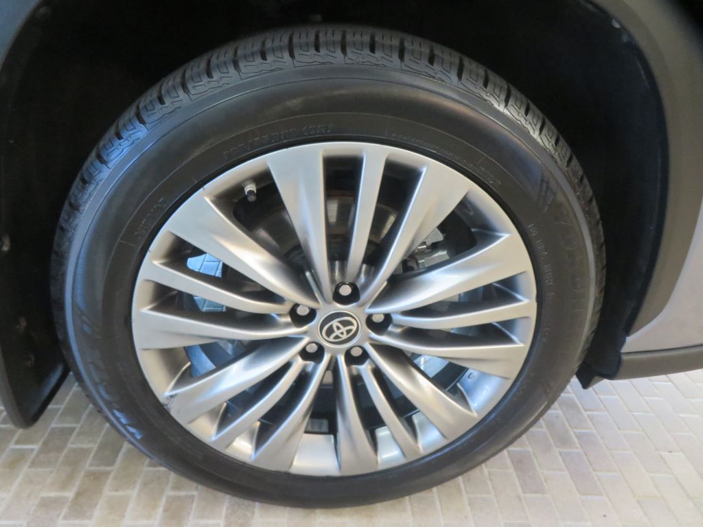 Photo 10 of this TOYOTA HIGHLANDER