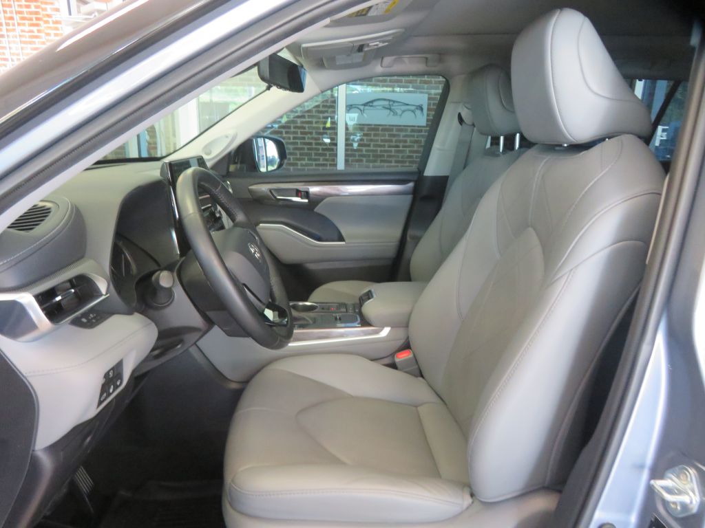 Photo 15 of this TOYOTA HIGHLANDER