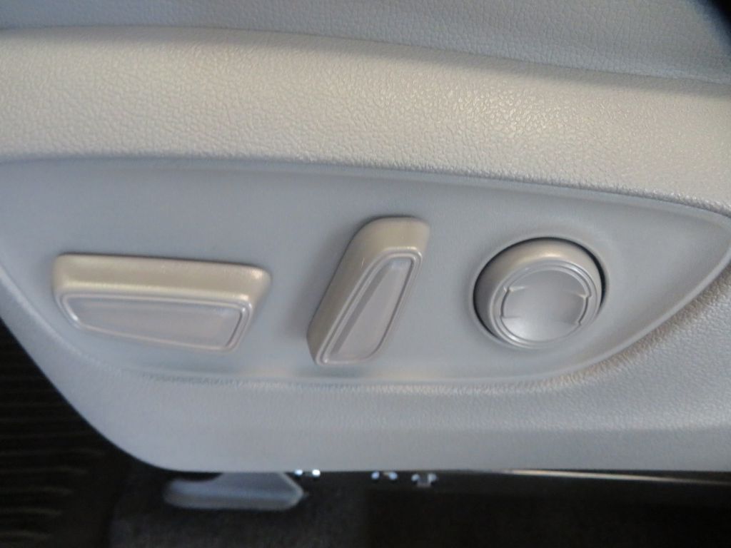 Photo 16 of this TOYOTA HIGHLANDER