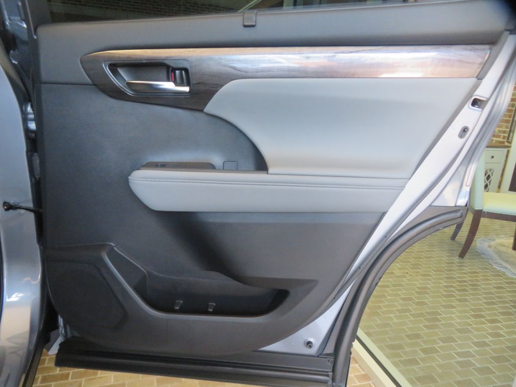 Photo 23 of this TOYOTA HIGHLANDER