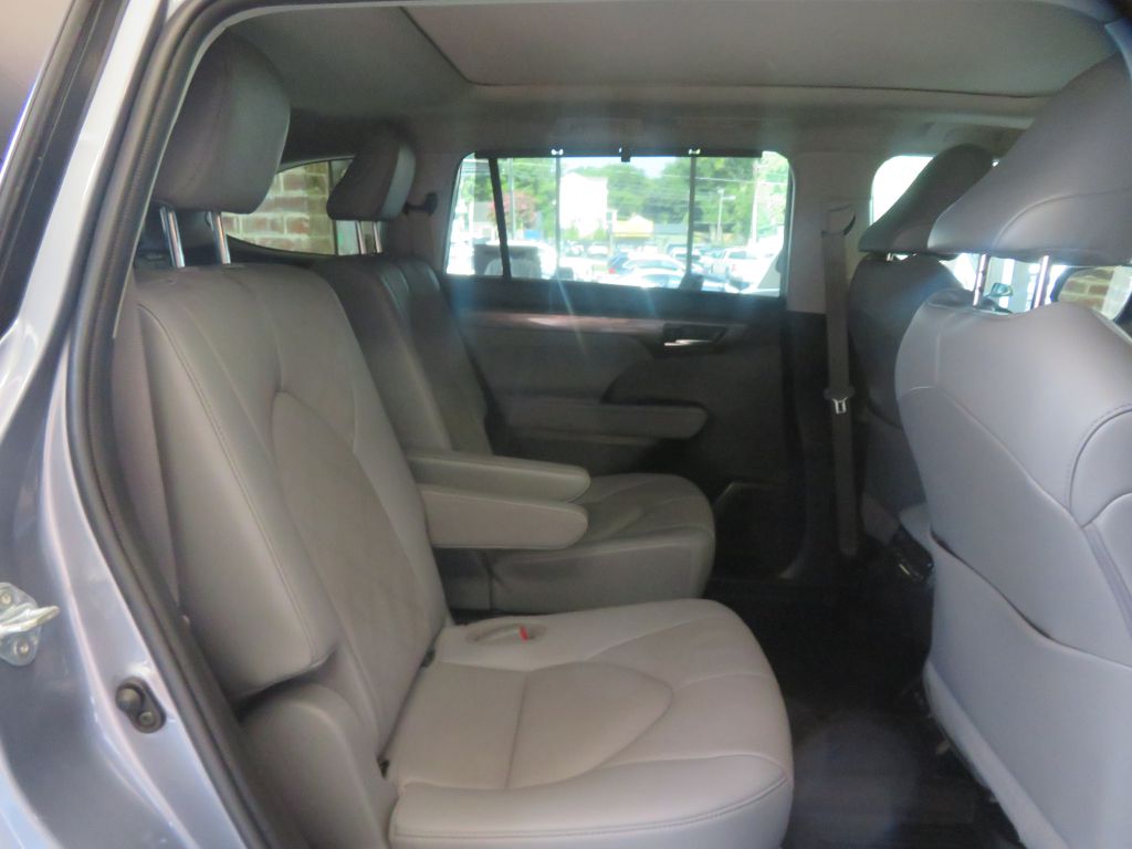 Photo 26 of this TOYOTA HIGHLANDER