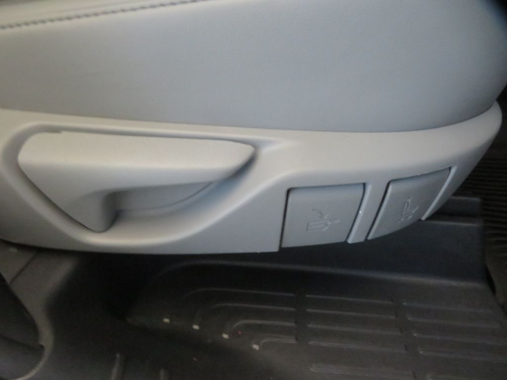 Photo 27 of this TOYOTA HIGHLANDER