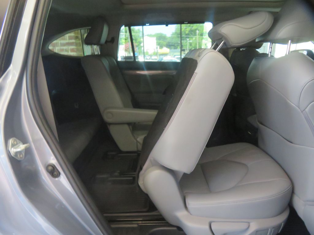 Photo 28 of this TOYOTA HIGHLANDER