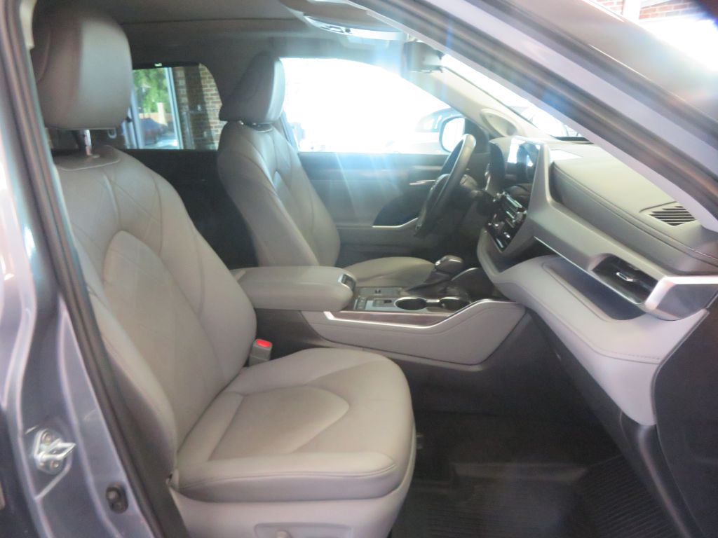 Photo 32 of this TOYOTA HIGHLANDER