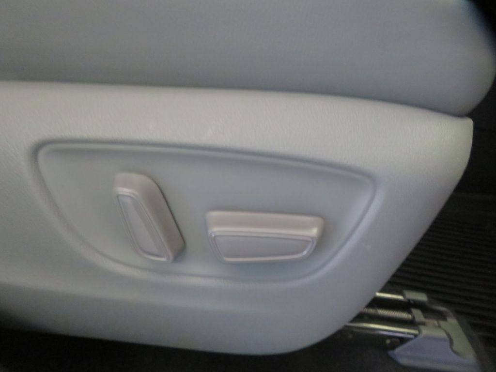 Photo 33 of this TOYOTA HIGHLANDER