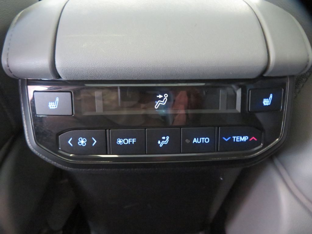 Photo 61 of this TOYOTA HIGHLANDER