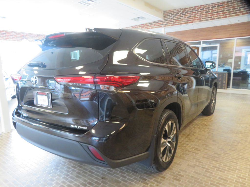 Photo 4 of this TOYOTA HIGHLANDER AWD