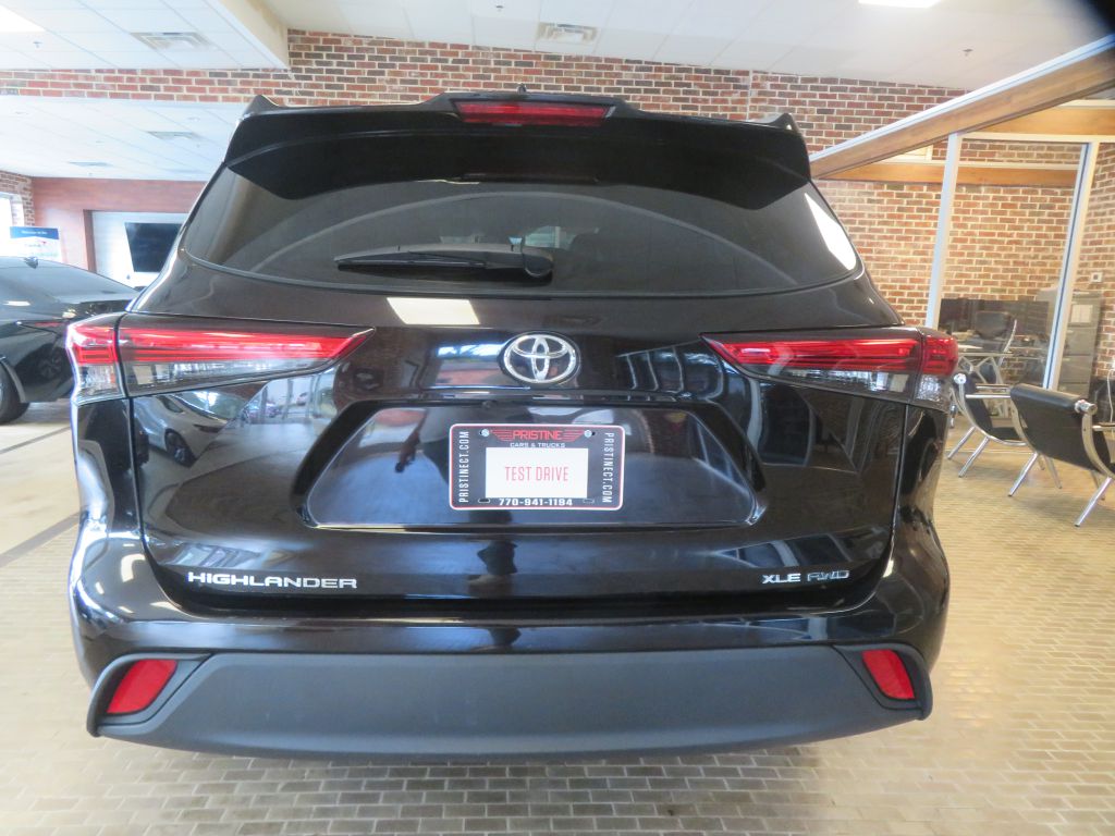 Photo 5 of this TOYOTA HIGHLANDER AWD