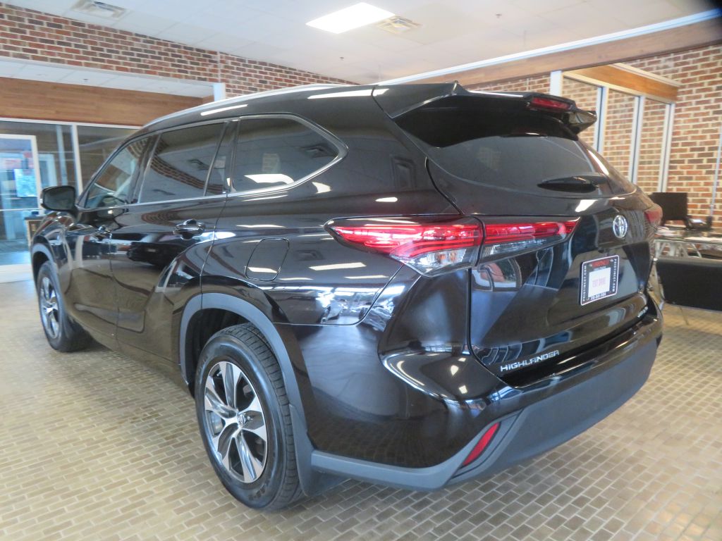 Photo 6 of this TOYOTA HIGHLANDER AWD