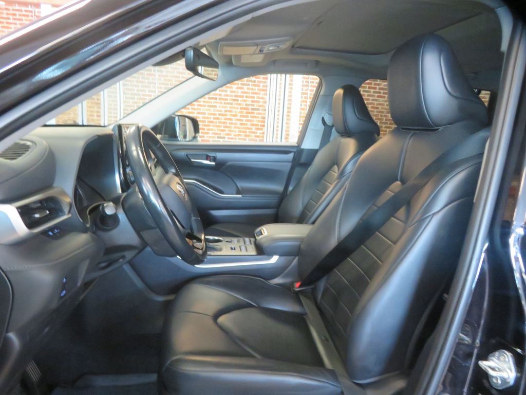 Photo 15 of this TOYOTA HIGHLANDER AWD