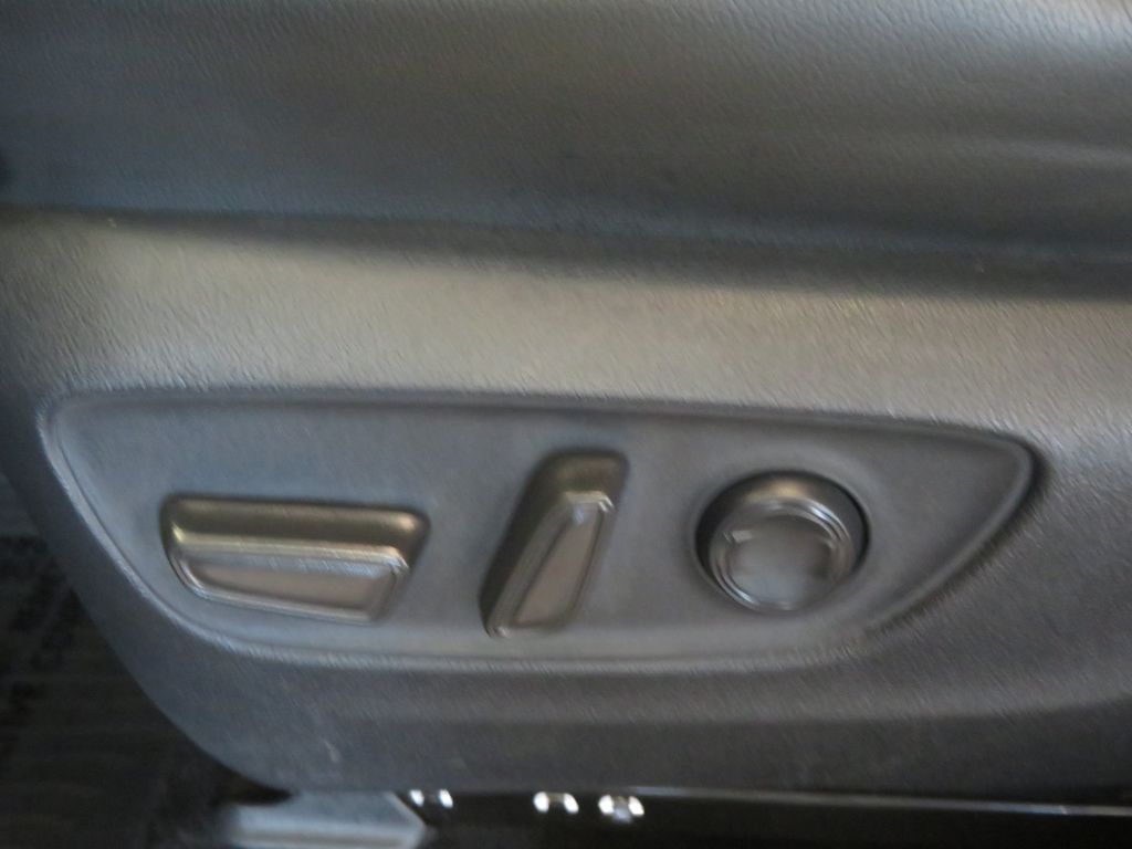 Photo 16 of this TOYOTA HIGHLANDER AWD