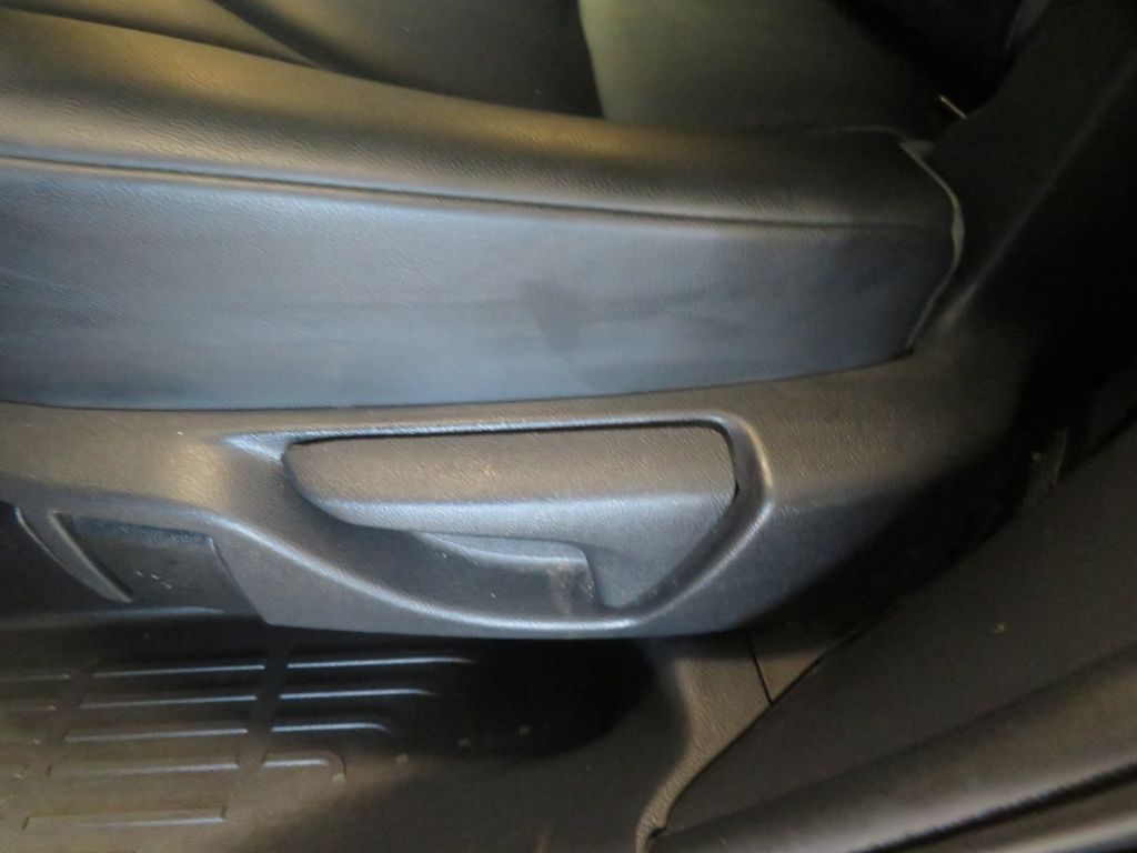 Photo 21 of this TOYOTA HIGHLANDER AWD