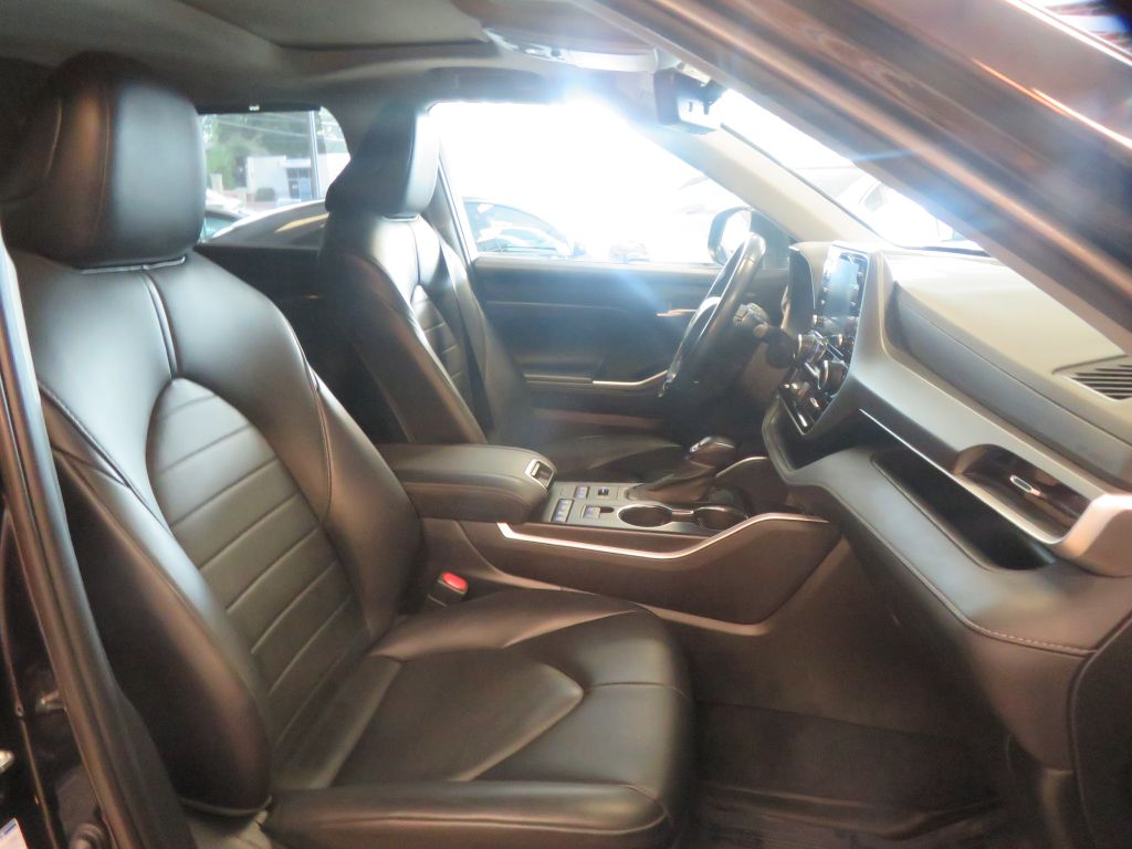 Photo 32 of this TOYOTA HIGHLANDER AWD
