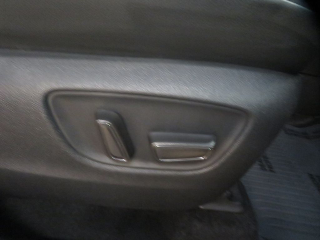 Photo 33 of this TOYOTA HIGHLANDER AWD