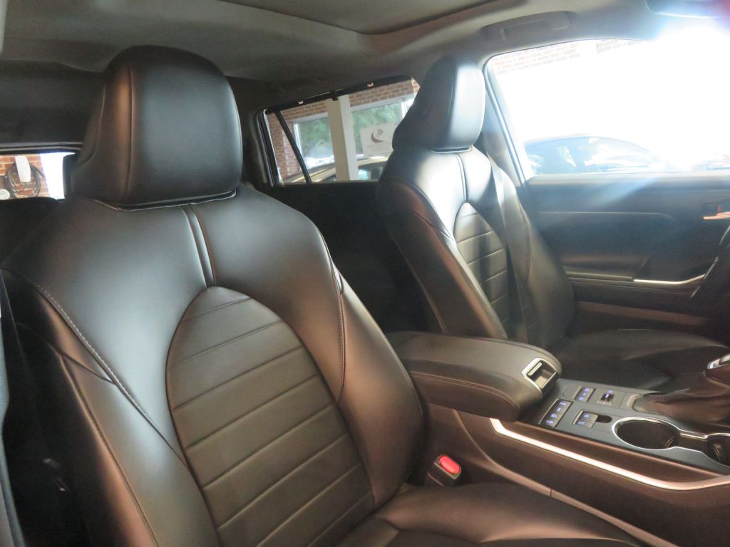 Photo 34 of this TOYOTA HIGHLANDER AWD