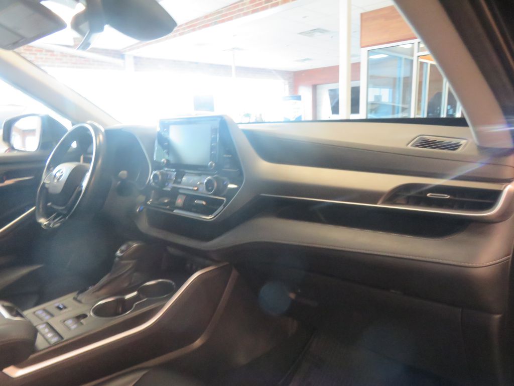 Photo 35 of this TOYOTA HIGHLANDER AWD