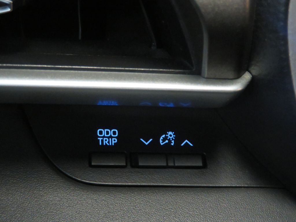 Photo 39 of this TOYOTA HIGHLANDER AWD