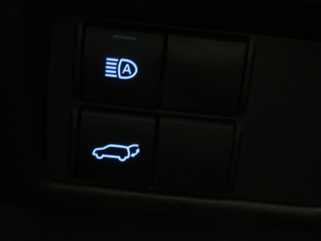 Photo 40 of this TOYOTA HIGHLANDER AWD