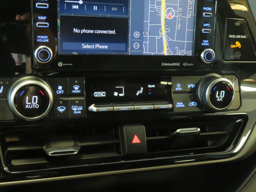 Photo 48 of this TOYOTA HIGHLANDER AWD