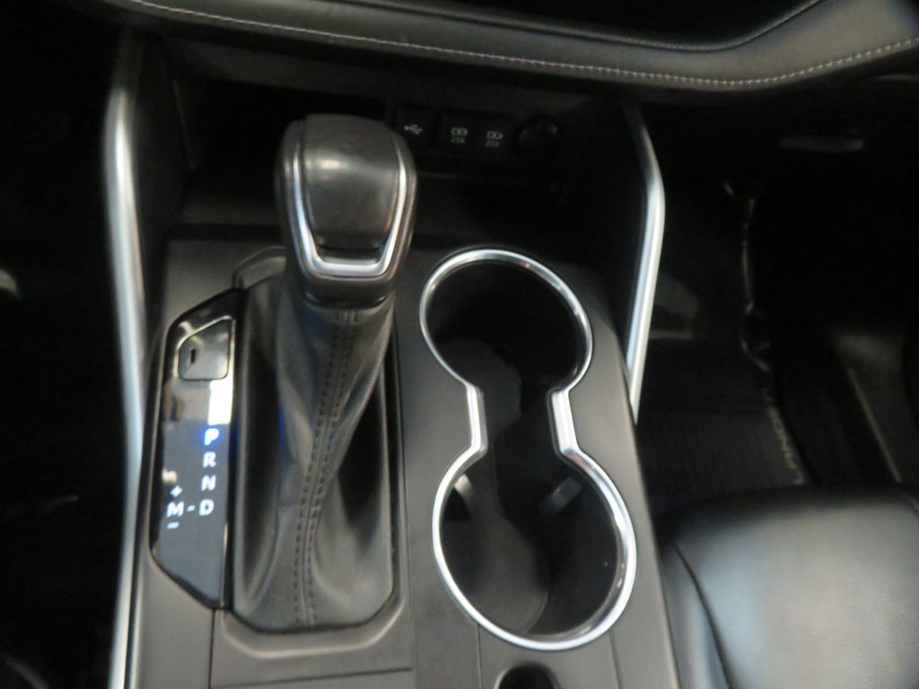 Photo 50 of this TOYOTA HIGHLANDER AWD