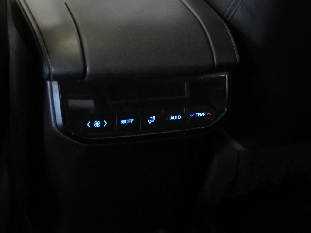 Photo 57 of this TOYOTA HIGHLANDER AWD