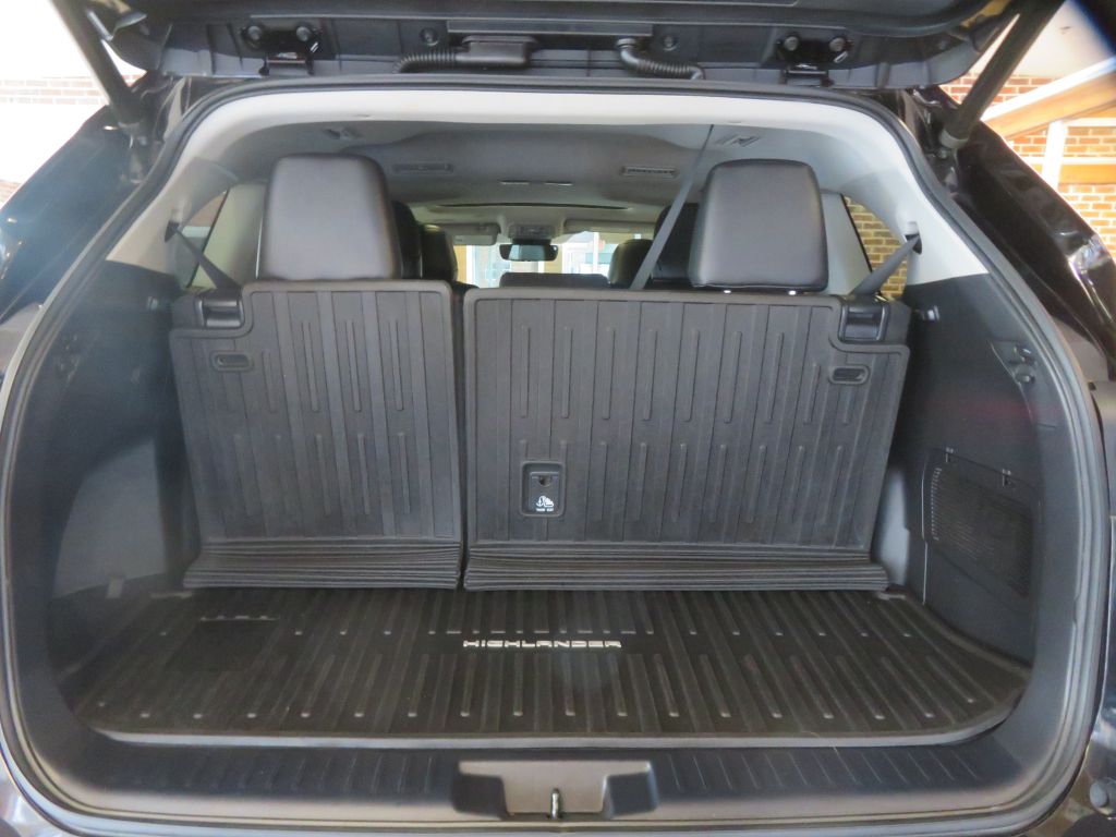 Photo 58 of this TOYOTA HIGHLANDER AWD