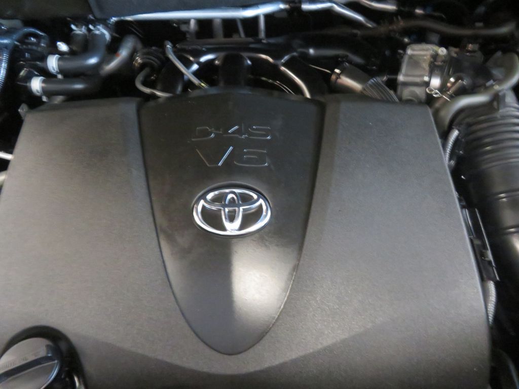 Photo 61 of this TOYOTA HIGHLANDER AWD