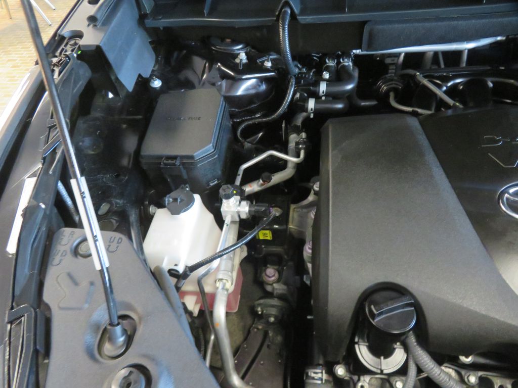 Photo 63 of this TOYOTA HIGHLANDER AWD