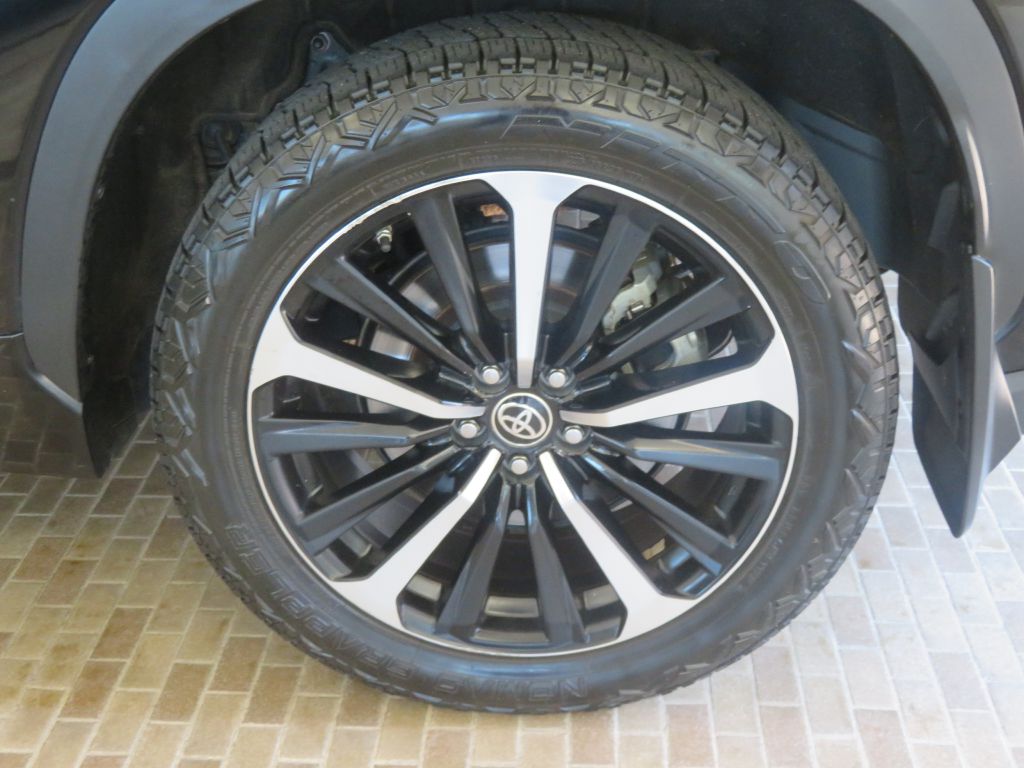 Photo 8 of this TOYOTA HIGHLANDER