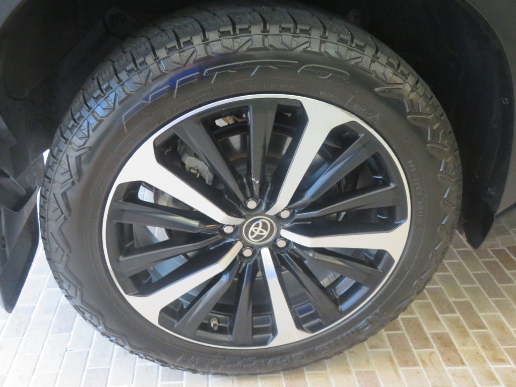 Photo 9 of this TOYOTA HIGHLANDER