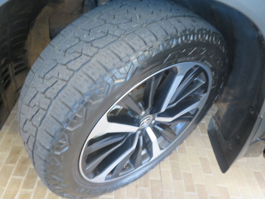 Photo 11 of this TOYOTA HIGHLANDER