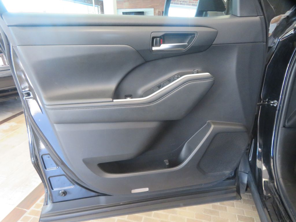 Photo 13 of this TOYOTA HIGHLANDER