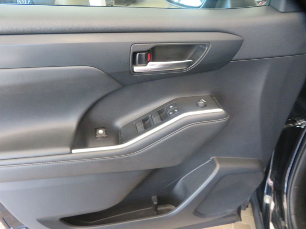 Photo 14 of this TOYOTA HIGHLANDER