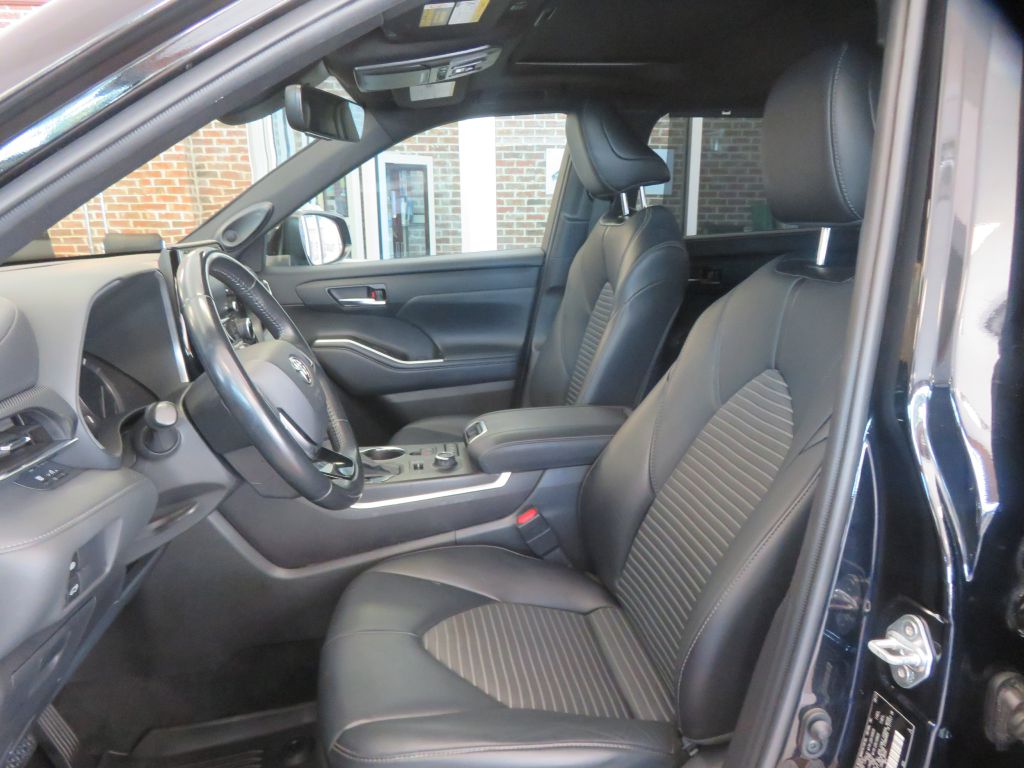 Photo 15 of this TOYOTA HIGHLANDER