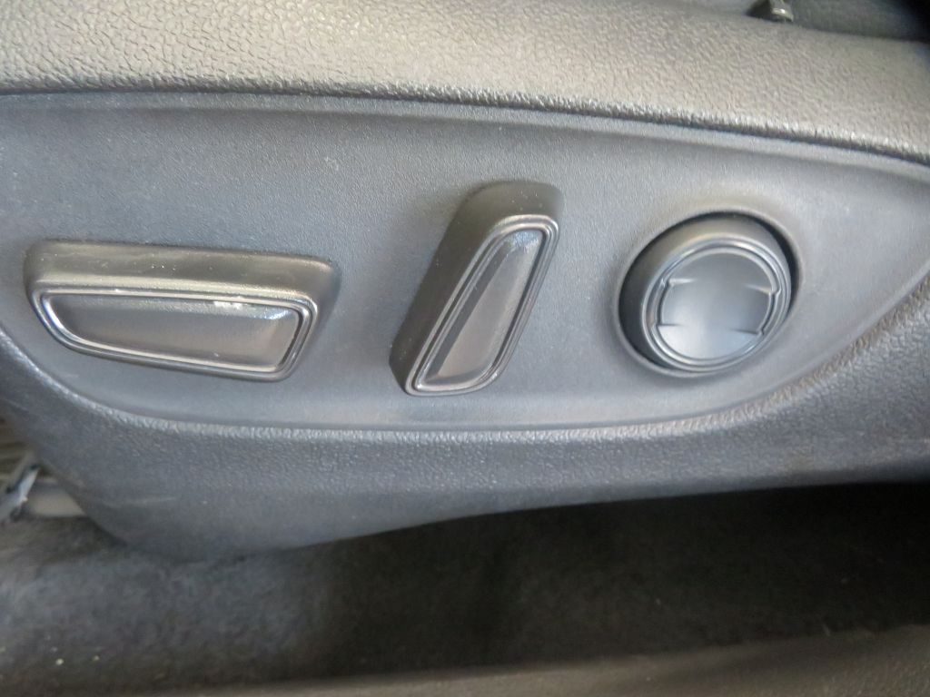 Photo 16 of this TOYOTA HIGHLANDER