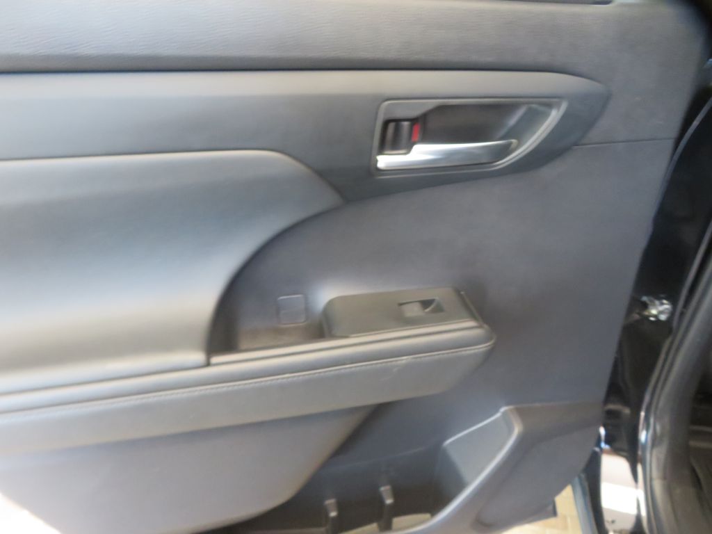 Photo 18 of this TOYOTA HIGHLANDER