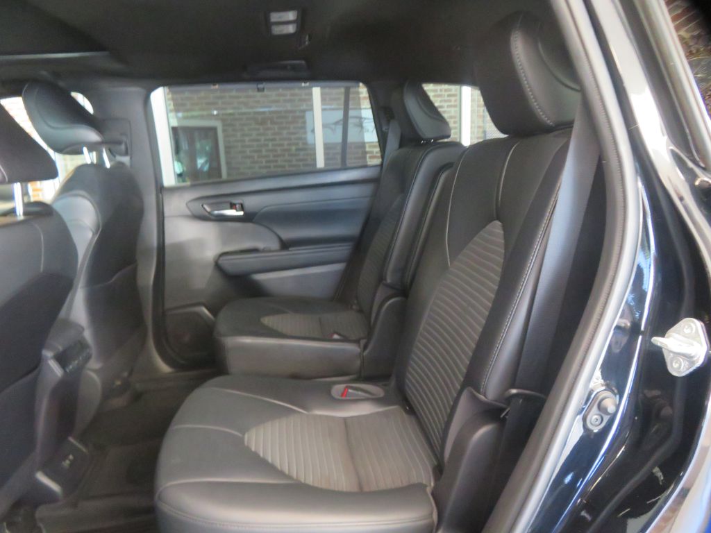 Photo 20 of this TOYOTA HIGHLANDER