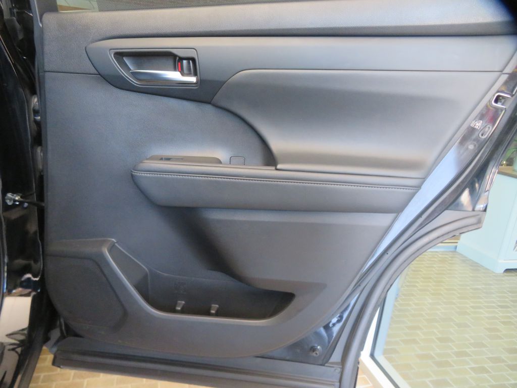 Photo 22 of this TOYOTA HIGHLANDER