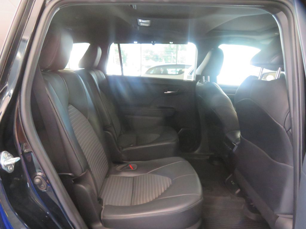 Photo 25 of this TOYOTA HIGHLANDER