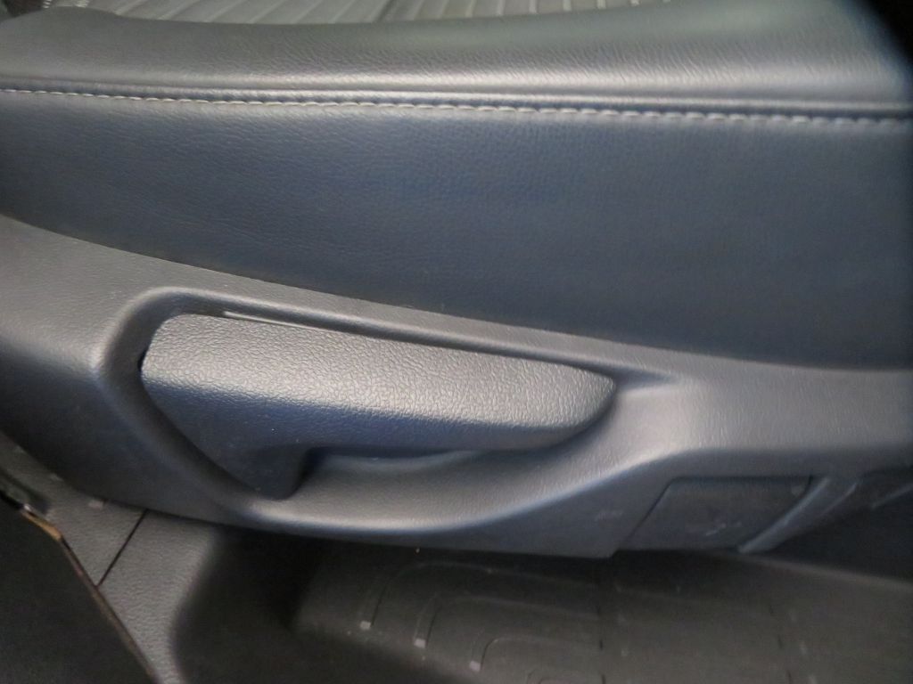 Photo 26 of this TOYOTA HIGHLANDER