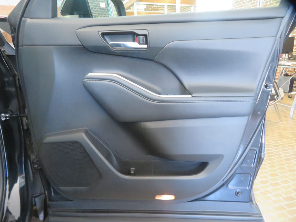 Photo 29 of this TOYOTA HIGHLANDER