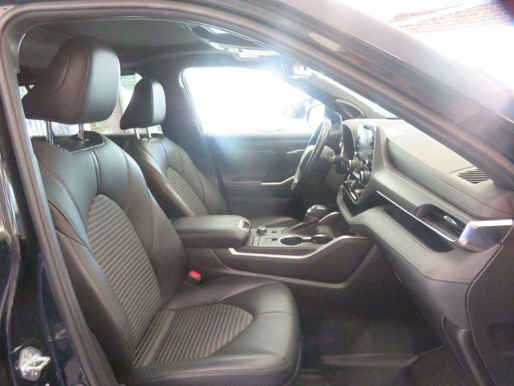 Photo 31 of this TOYOTA HIGHLANDER
