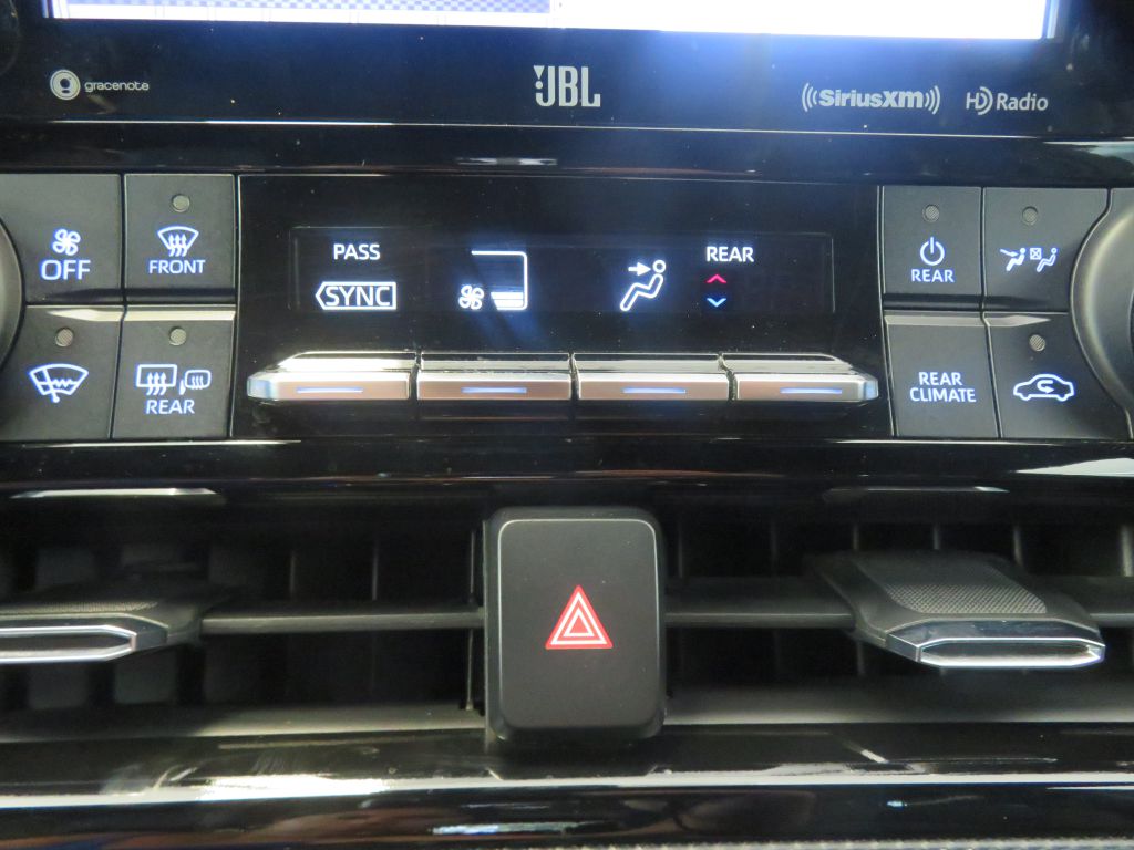 Photo 50 of this TOYOTA HIGHLANDER