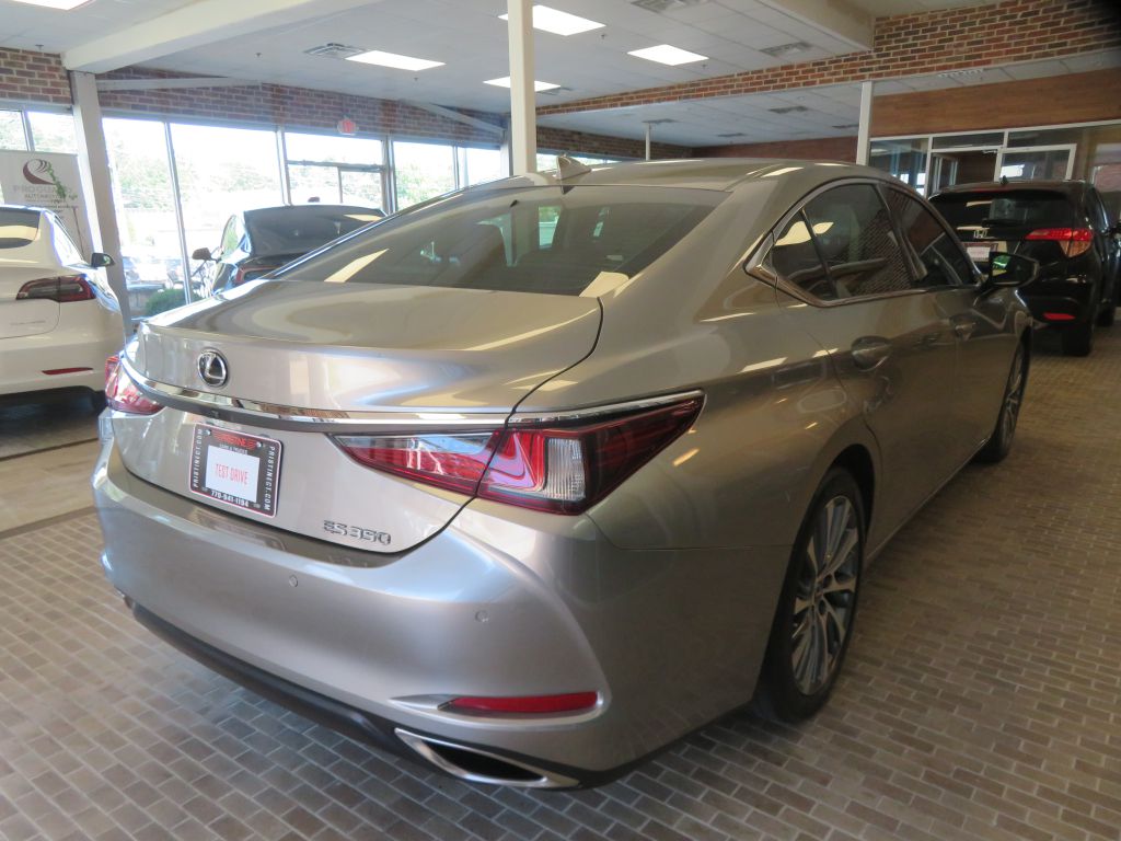 Photo 4 of this LEXUS ES