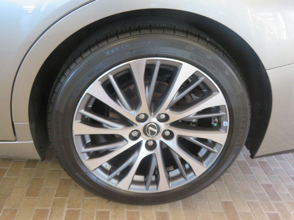 Photo 8 of this LEXUS ES